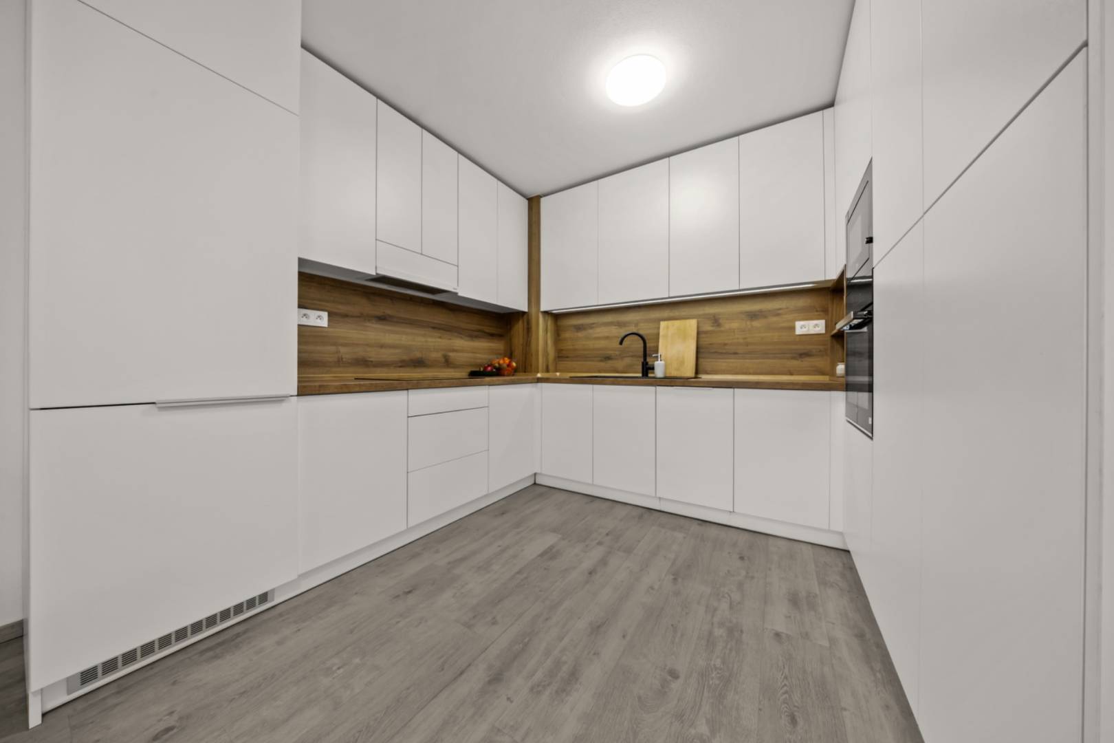 NA PREDAJ: 3-izbový apartmán, MATADORKA, Bratislava - Petržalka / 17 /