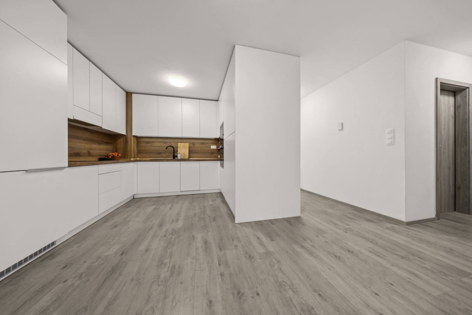NA PREDAJ: 3-izbový apartmán, MATADORKA, Bratislava - Petržalka / 3 /