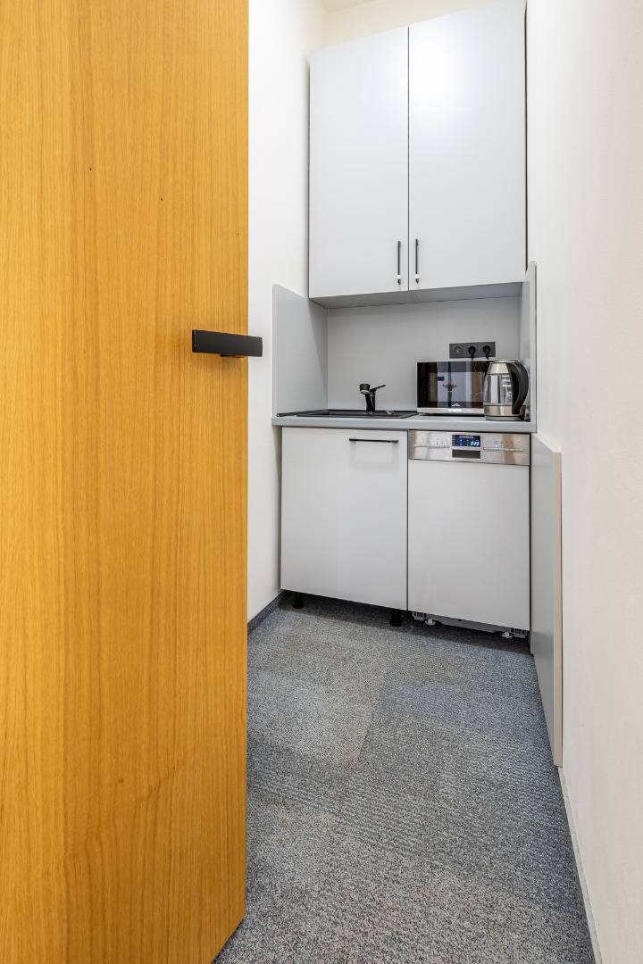 Luxusné administratívne priestory na prenájom, 160 m2, Tolstého 3 / 18 /