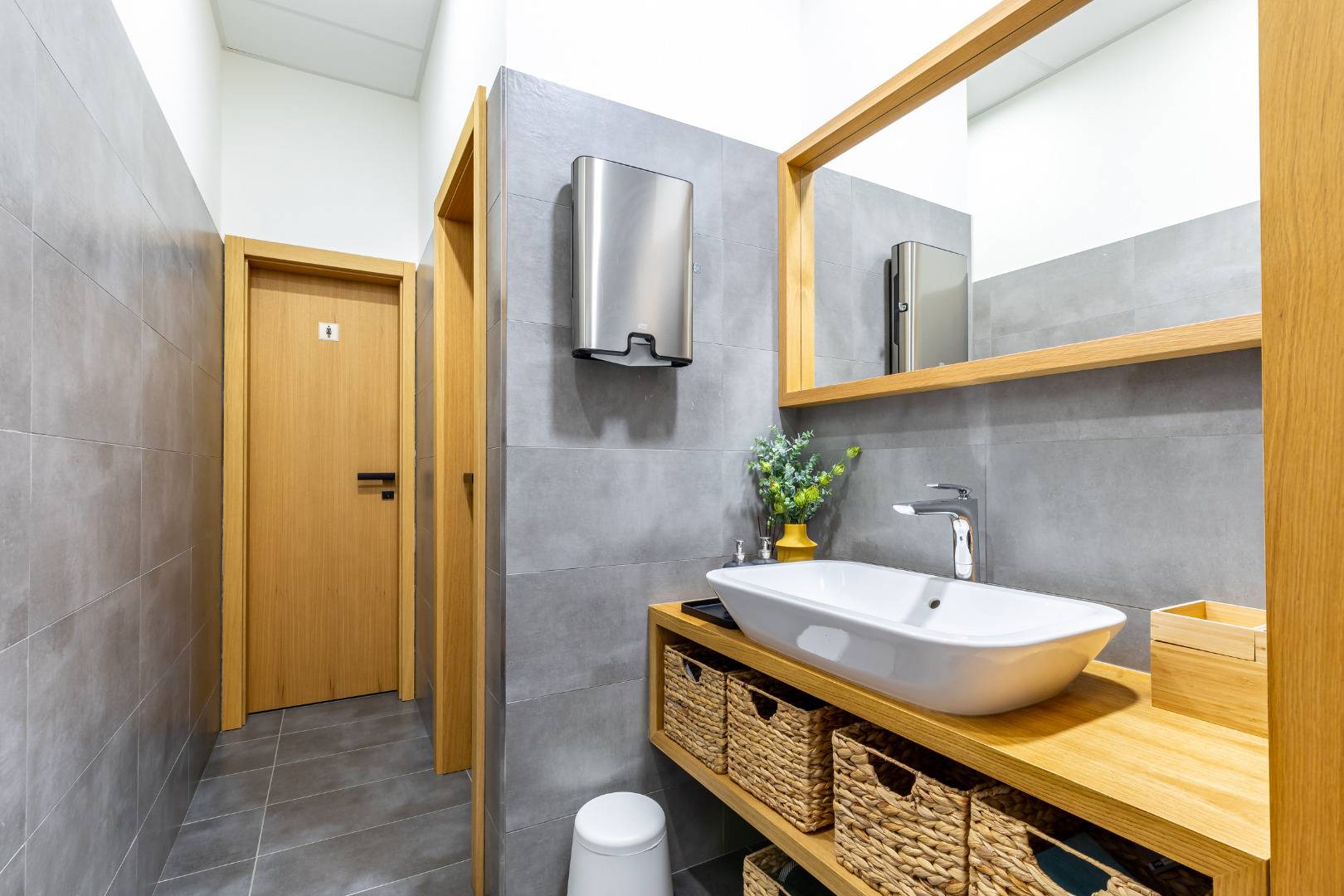 Luxusné administratívne priestory na prenájom, 160 m2, Tolstého 3 / 15 /