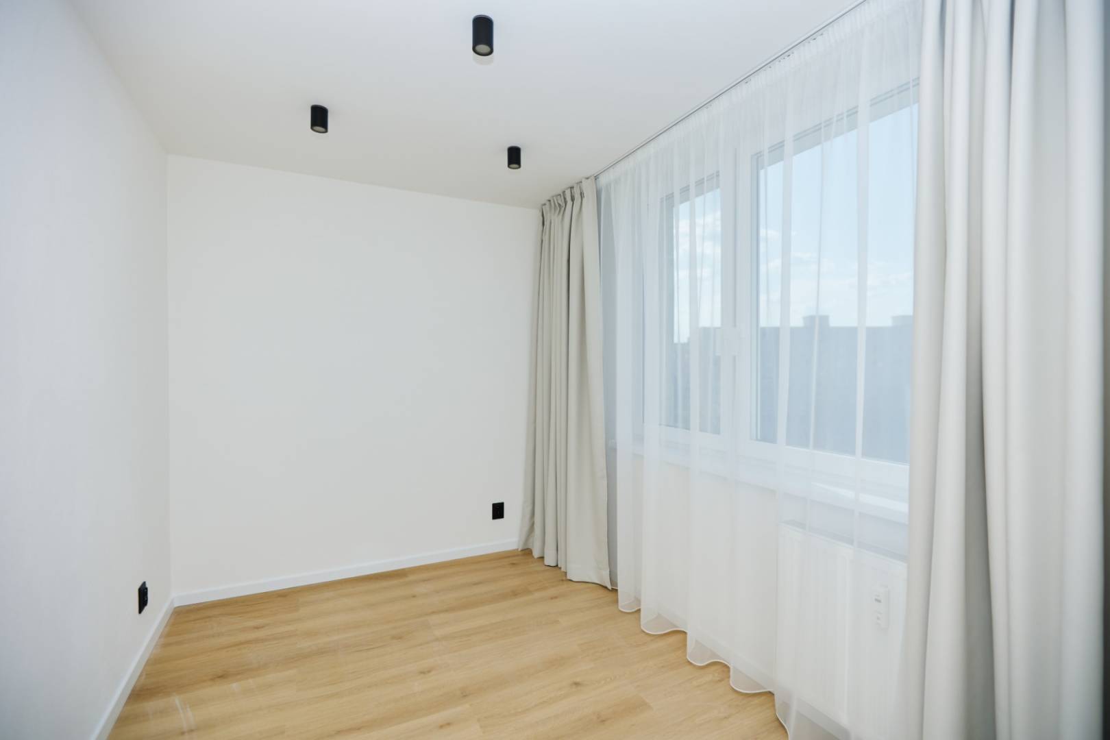 NA PREDAJ, 4 - IZBOVÝ BYT, NOVÁ REKONŠTRUKCIA, UL. HUMENSKÁ,KE- TERASA / 15 /