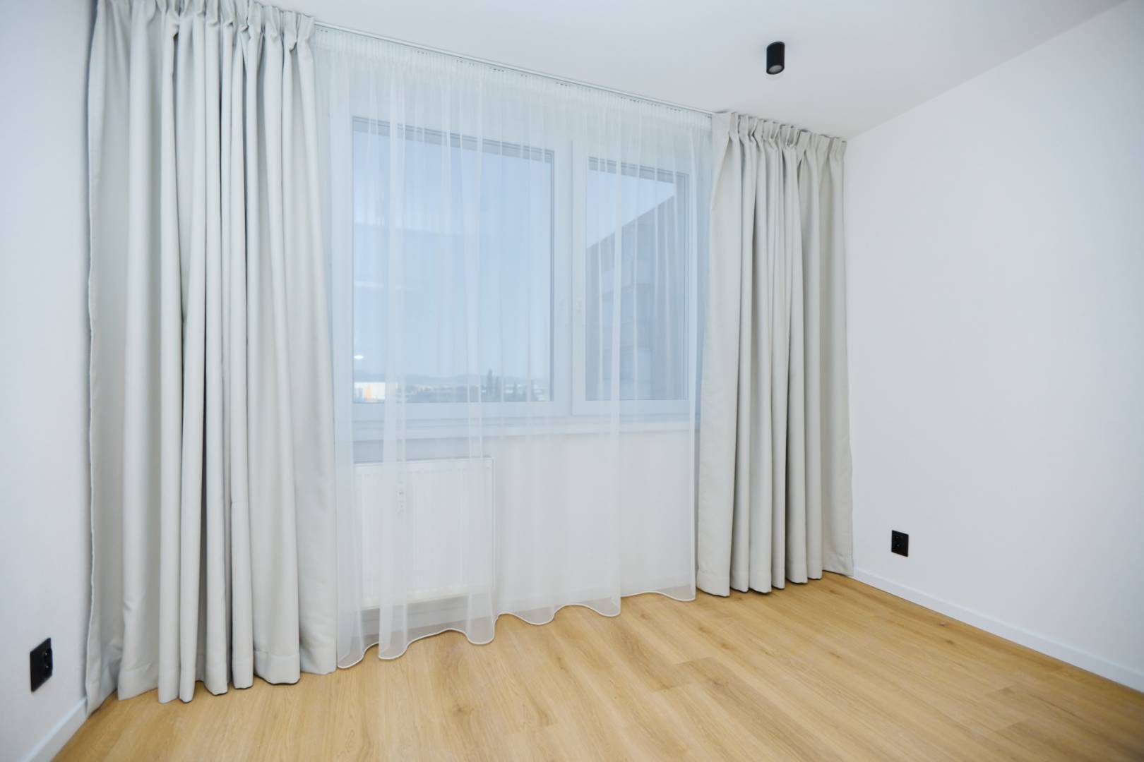 NA PREDAJ, 4 - IZBOVÝ BYT, NOVÁ REKONŠTRUKCIA, UL. HUMENSKÁ,KE- TERASA / 16 /