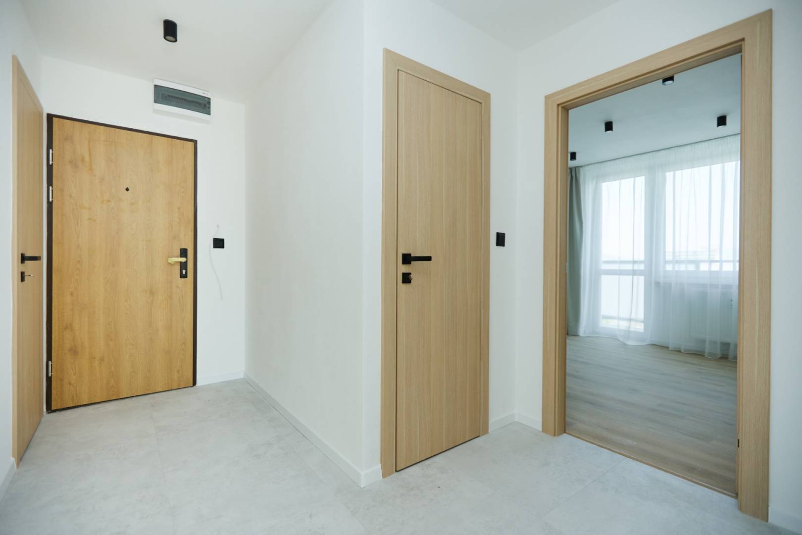 NA PREDAJ, 4 - IZBOVÝ BYT, NOVÁ REKONŠTRUKCIA, UL. HUMENSKÁ,KE- TERASA / 9 /