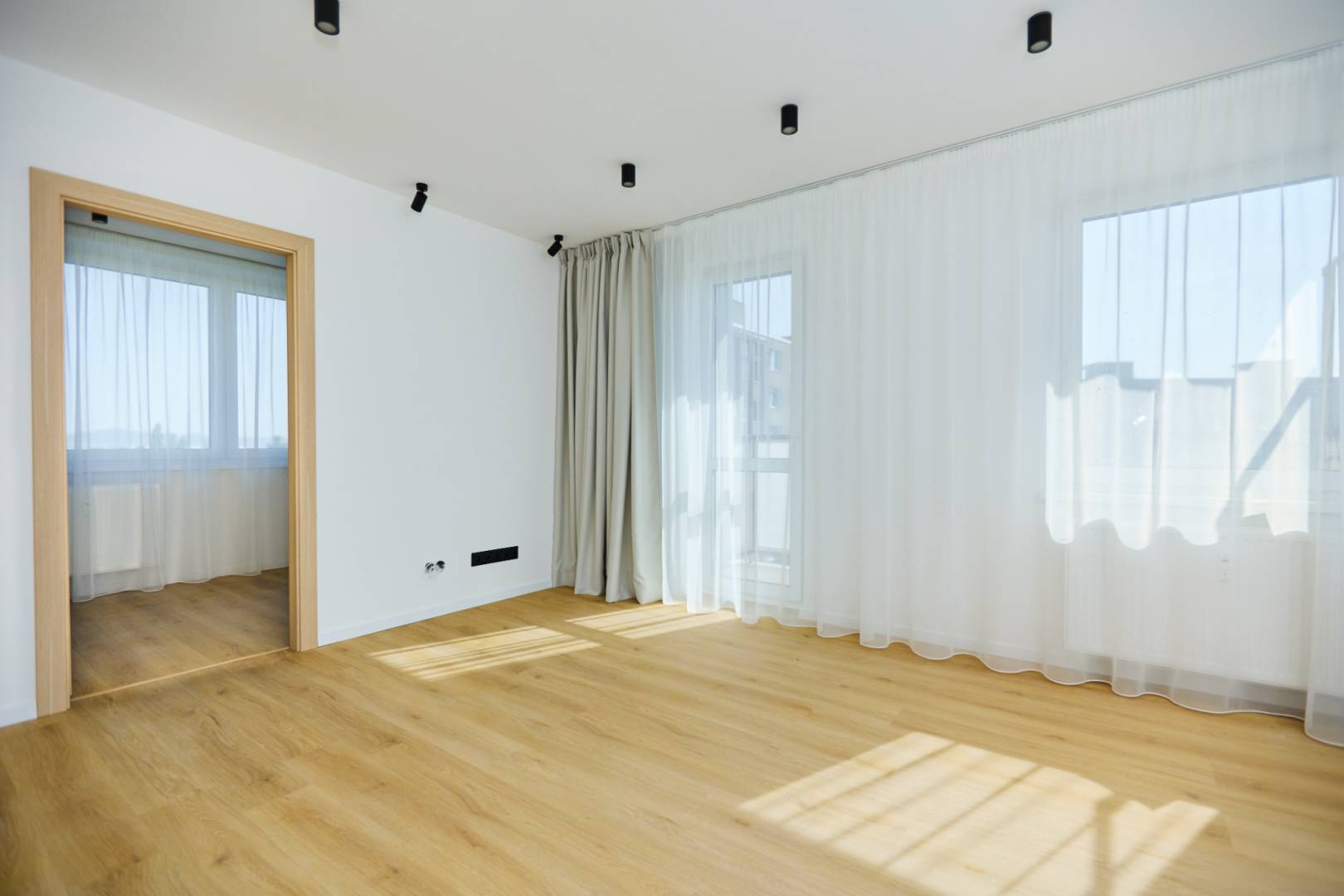 NA PREDAJ, 4 - IZBOVÝ BYT, NOVÁ REKONŠTRUKCIA, UL. HUMENSKÁ,KE- TERASA / 5 /