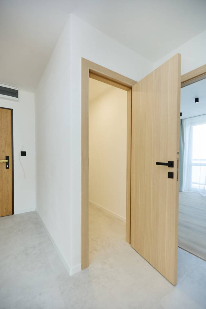 NA PREDAJ, 4 - IZBOVÝ BYT, NOVÁ REKONŠTRUKCIA, UL. HUMENSKÁ,KE- TERASA / 10 /