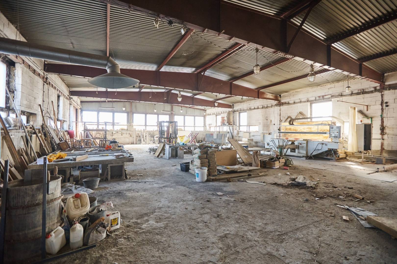 AREÁL S VÝROBNOU HALOU NA PREDAJ, RASTISLAVOVÁ ULICA, KOŠICE-JUH / 2 /