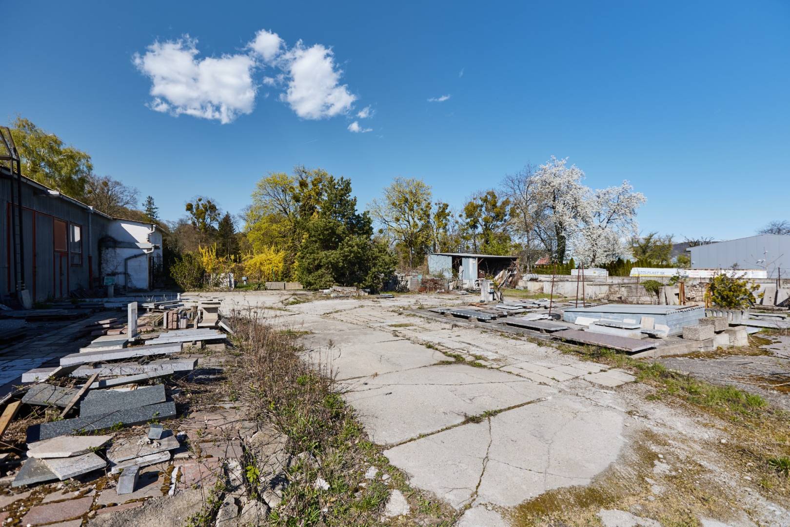 AREÁL S VÝROBNOU HALOU NA PREDAJ, RASTISLAVOVÁ ULICA, KOŠICE-JUH / 13 /