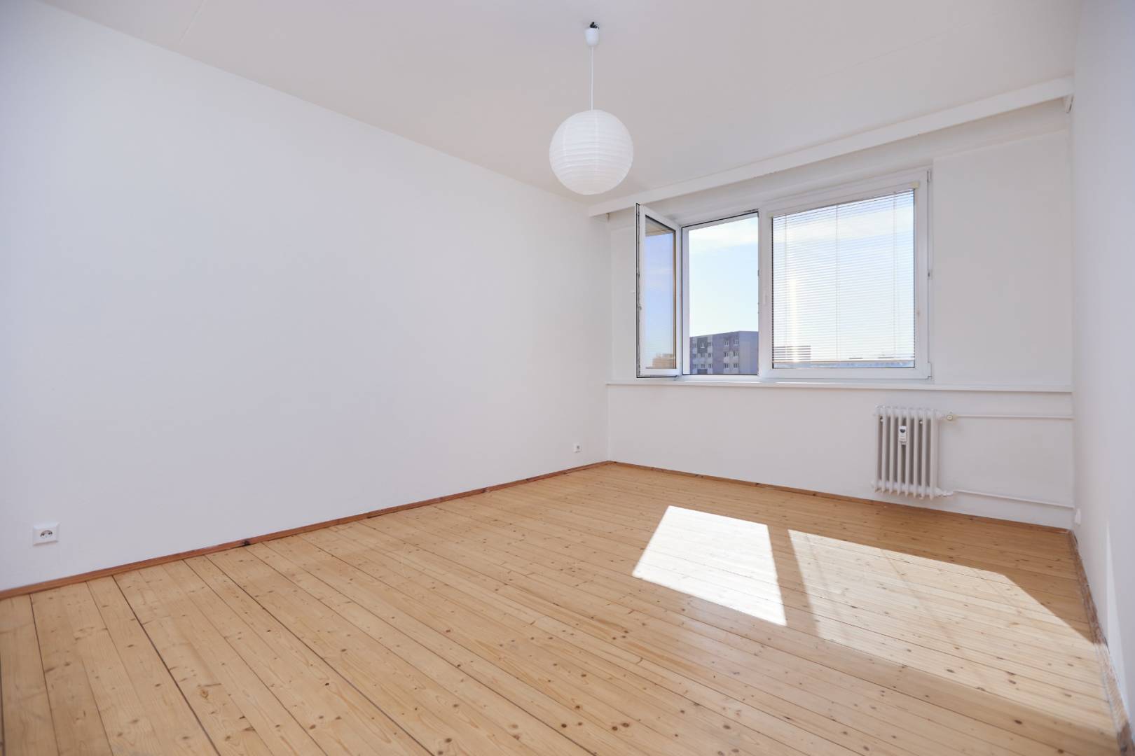 -REZERVOVANÝ-NA PREDAJ-3-IZBOVÝ BYT - UL. TRIEDA SNP-KOŠICE-ZÁPAD / 12 /