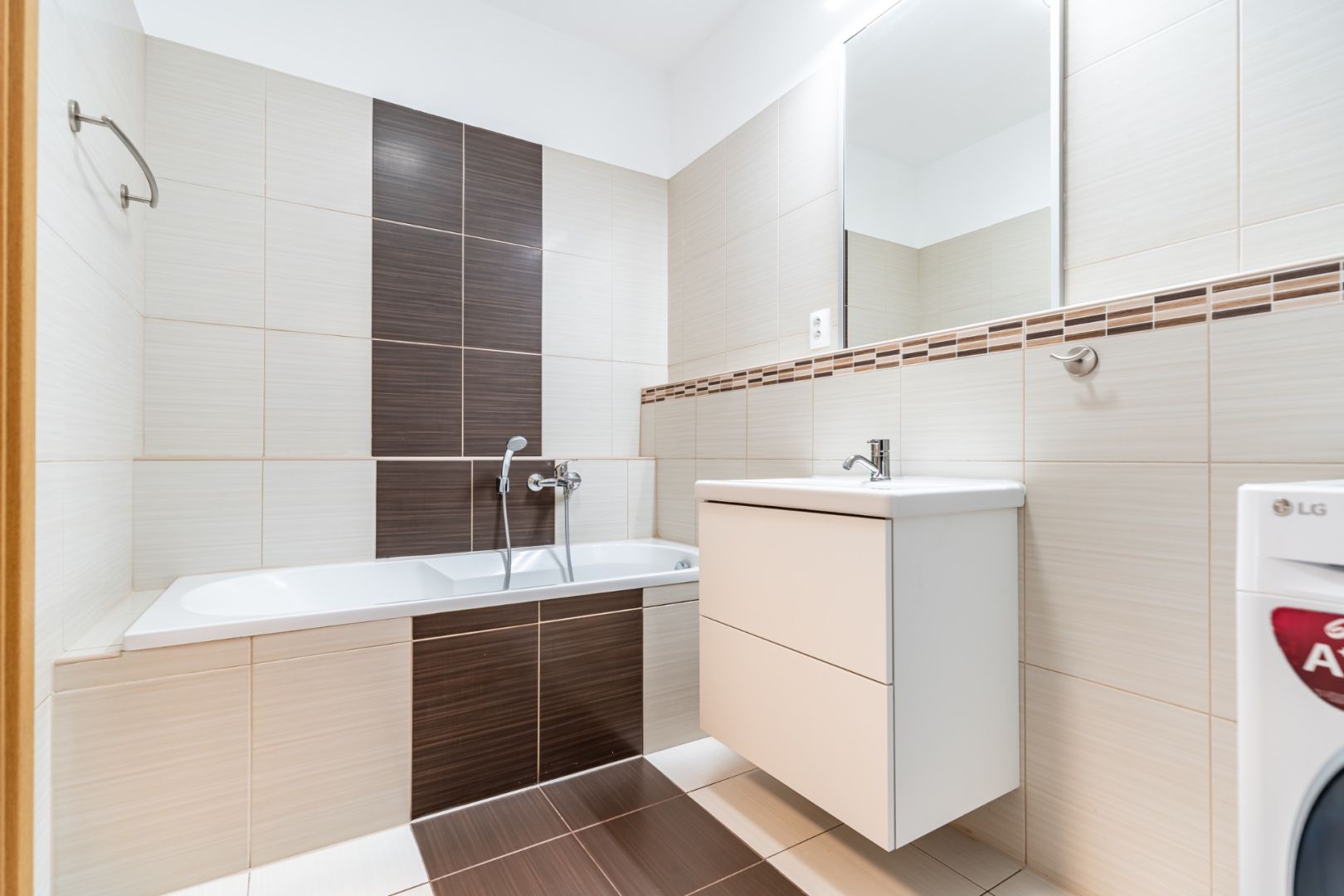 NOVOSTAVBA NA PREDAJ 2-izbový byt, Košice - Západ, ul. Obrody / 14 /