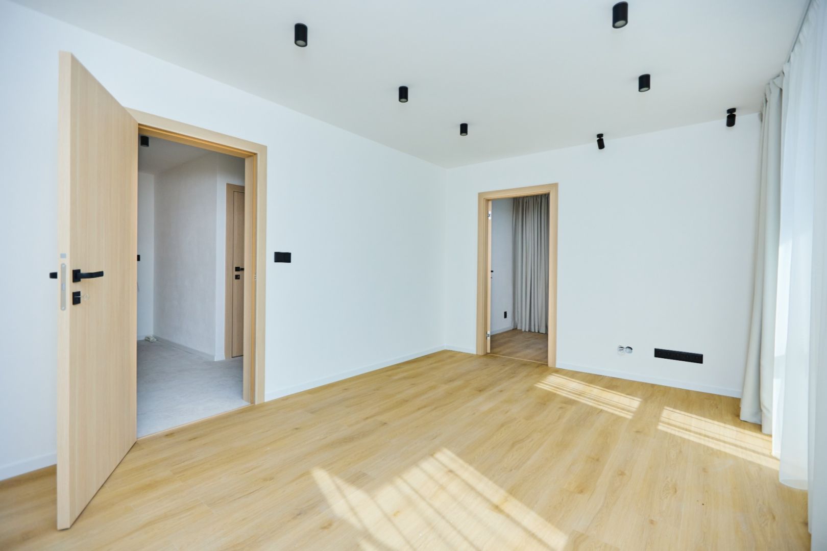 NA PREDAJ, 4 - IZBOVÝ BYT, NOVÁ REKONŠTRUKCIA, UL. HUMENSKÁ,KE- ZÁPAD / 10 /