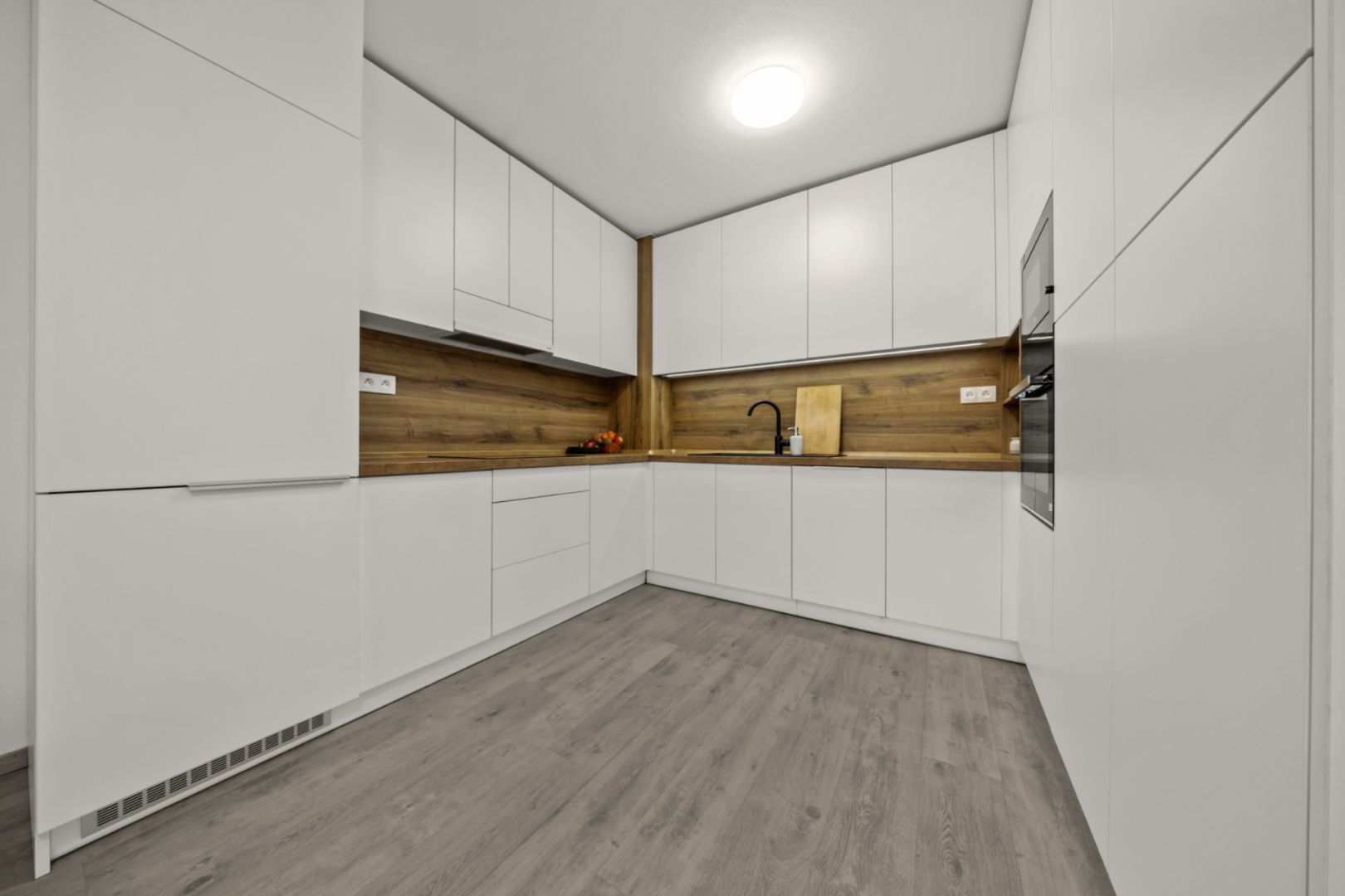 NA PREDAJ: 3-izbový apartmán, MATADORKA, Bratislava - Petržalka / 5 /