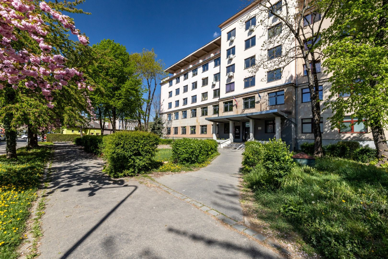 Prenájom kancelárie BC TOMÁŠIKOVA - 20 m2, 236 € vrátane energií + DPH / 3 /