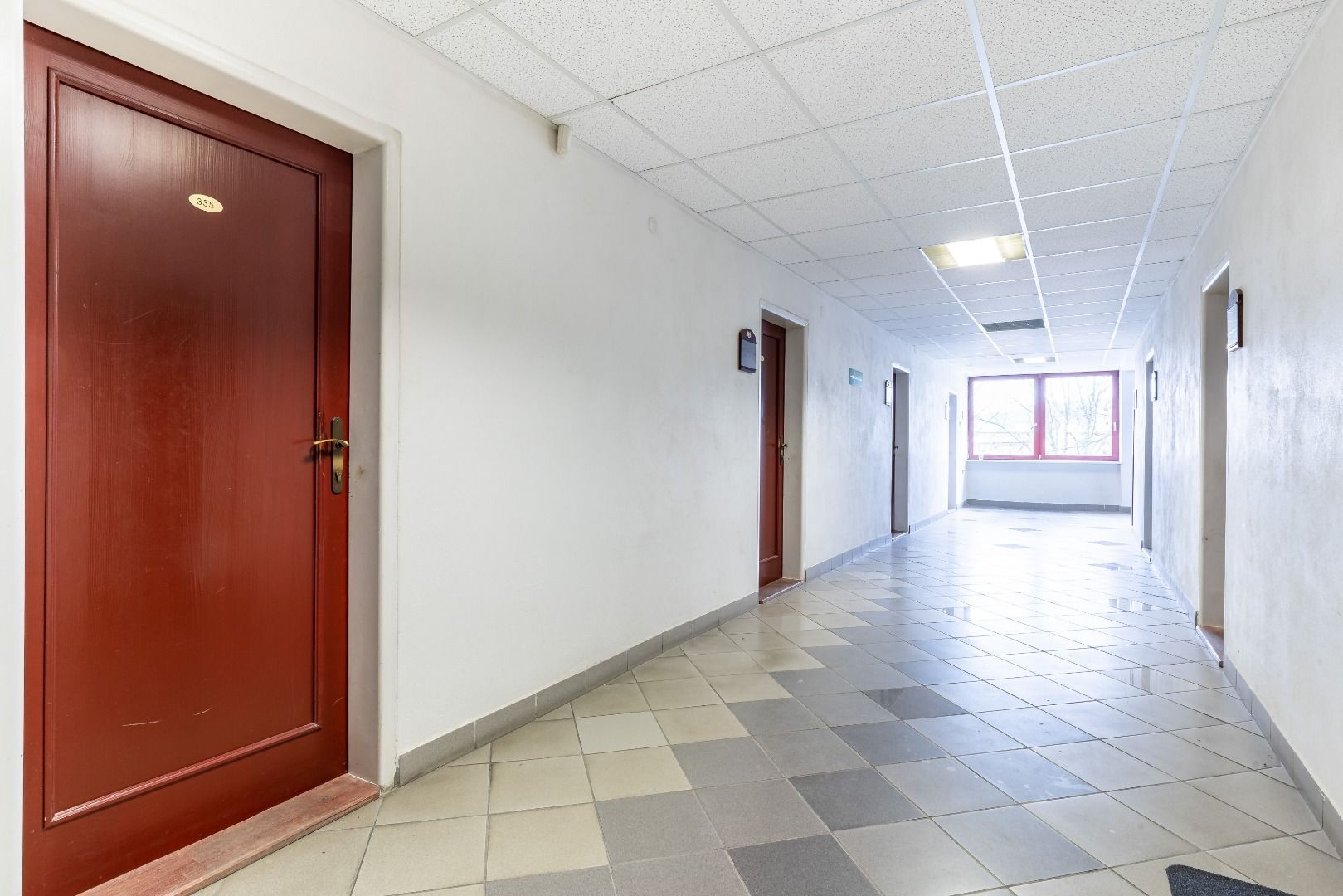 Prenájom kancelárie BC TOMÁŠIKOVA - 20 m2, 236 € vrátane energií + DPH / 5 /