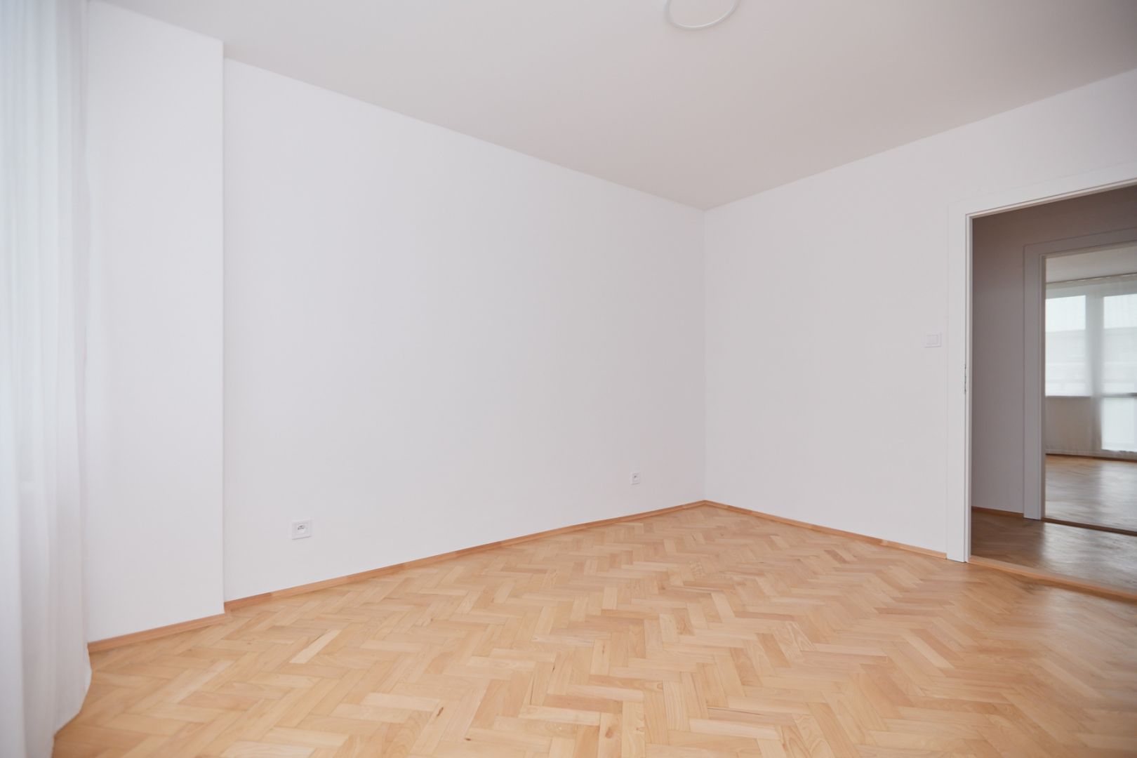 PREDAJ,3-IZBOVÝ BYT,KOMPLETNÁ REKONŠTRUKCIA,BOŽENY NEMCOVEJ-SEVER-KE / 8 /