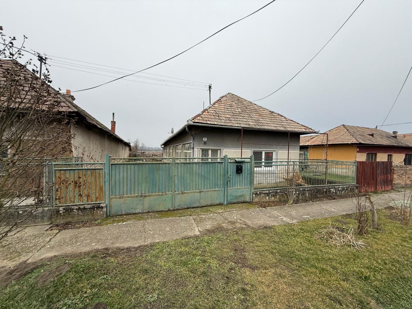 DOM NA PREDAJ, Obec Sikenica, okres Levice / 1 /