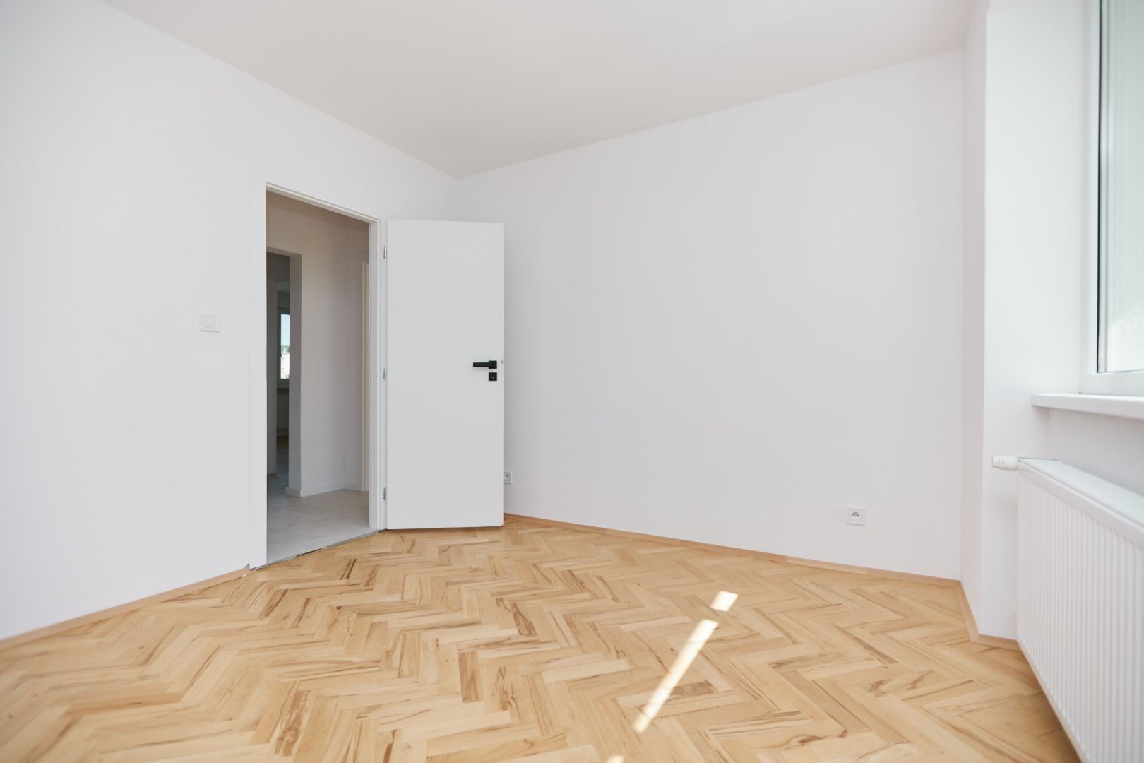 NA PREDAJ-3-IZBOVÝ BYT-NOVÁ REKONŠTRUKCIA-UL.POKROKU-KOŠICE-ZÁPAD / 19 /