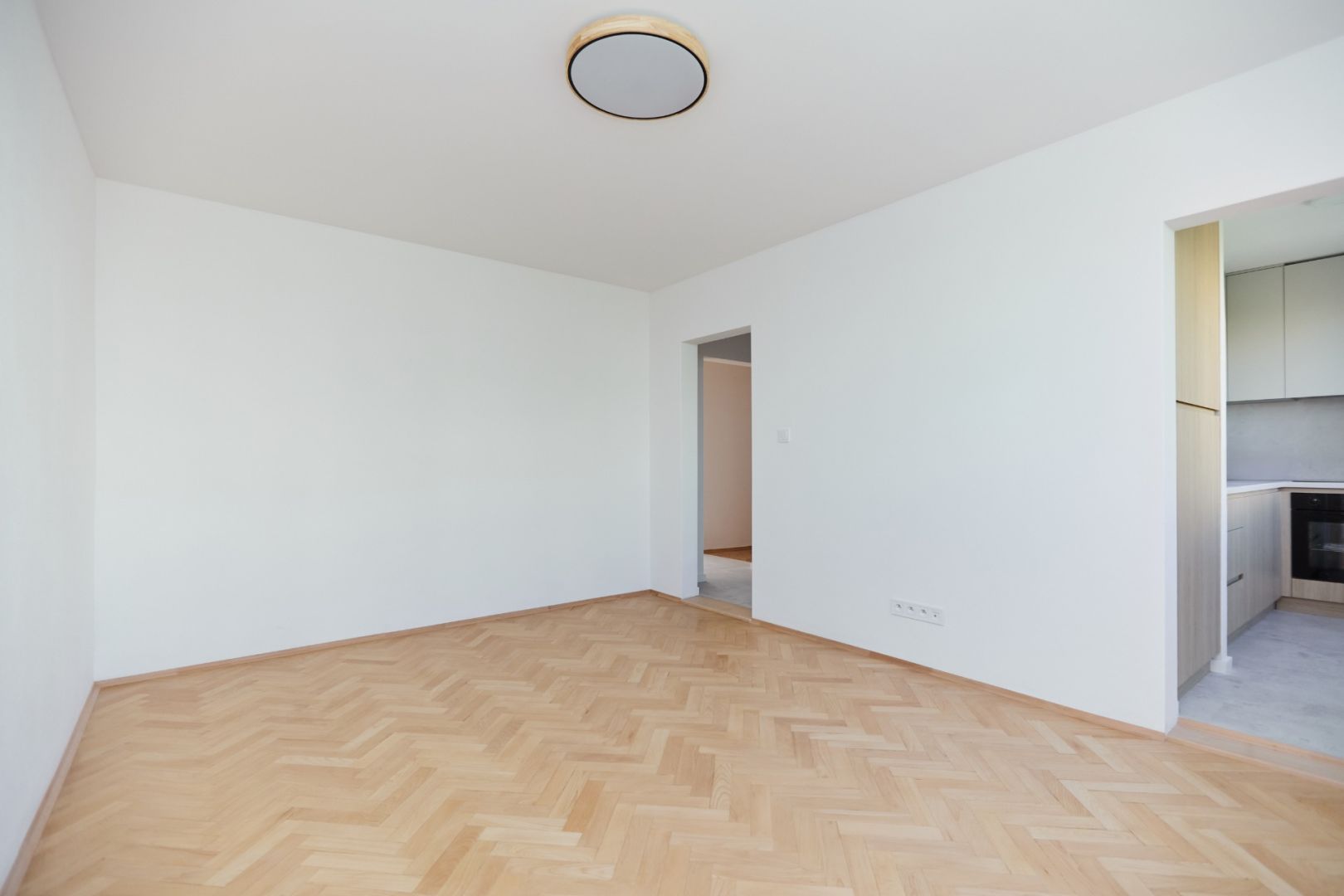 NA PREDAJ-3-IZBOVÝ BYT-NOVÁ REKONŠTRUKCIA-UL.POKROKU-KOŠICE-ZÁPAD / 17 /