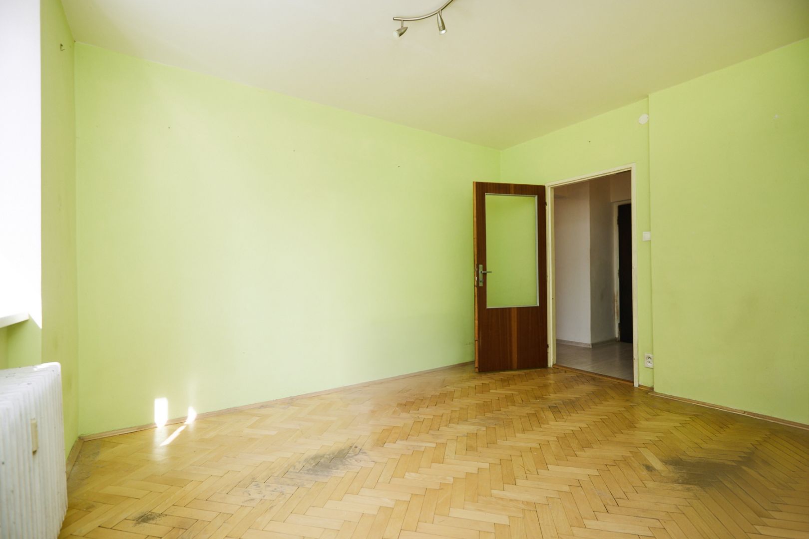 NA PREDAJ, VEĽKÝ 1-IZBOVÝ BYT, PARK ANGELINUM / 3 /